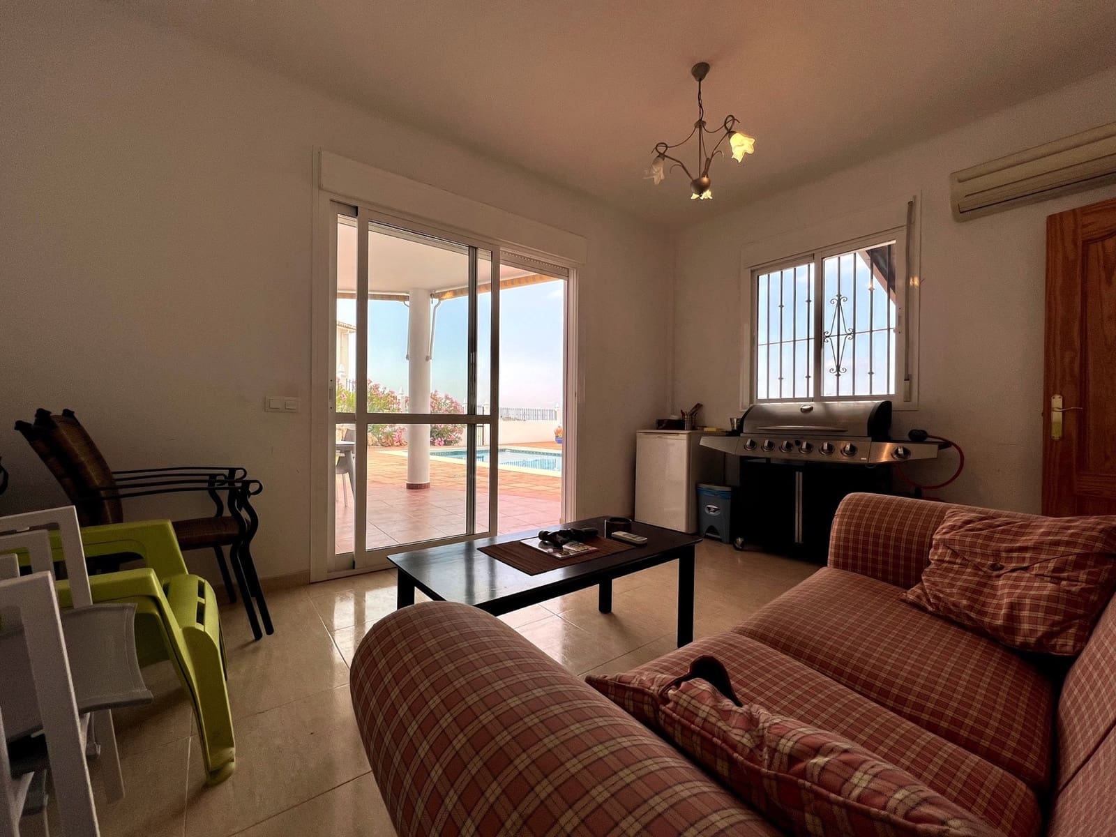 4 sypialnia Willa na sprzedaż w Alcaucin z basenem garażem - 360 000 € (Ref: 8334902)