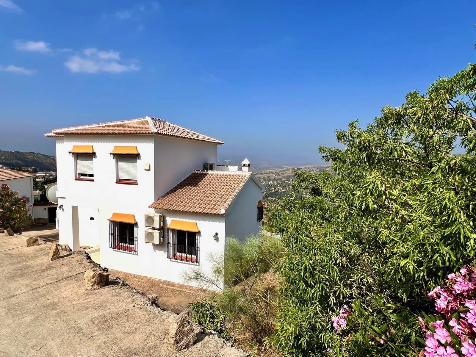 4 sypialnia Willa na sprzedaż w Alcaucin z basenem garażem - 360 000 € (Ref: 8334902)