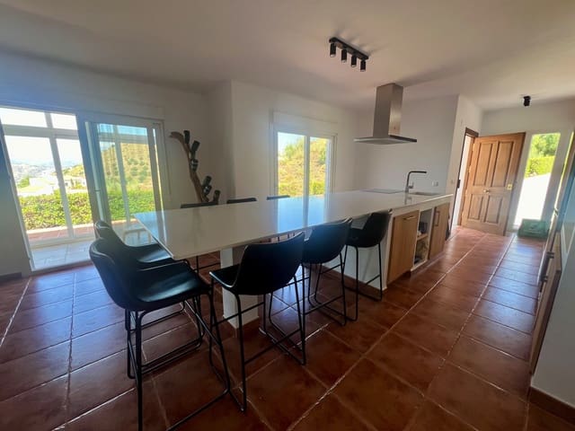 3 sovrum Villa till salu i Canillas de Aceituno med pool garage - 450 000 € (Ref: 8370356)