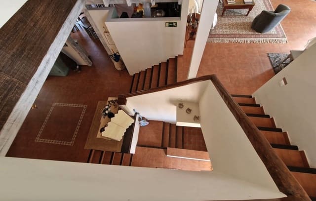 11 soverom Kommersiell til salgs i Alcaucín med svømmebasseng garasje - € 1 270 000 (Ref: 8474455)