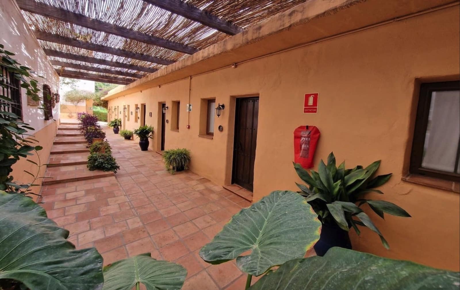 11 soveværelse Erhverv til salg i Alcaucin med swimmingpool garage - € 1.270.000 (Ref: 8474455)