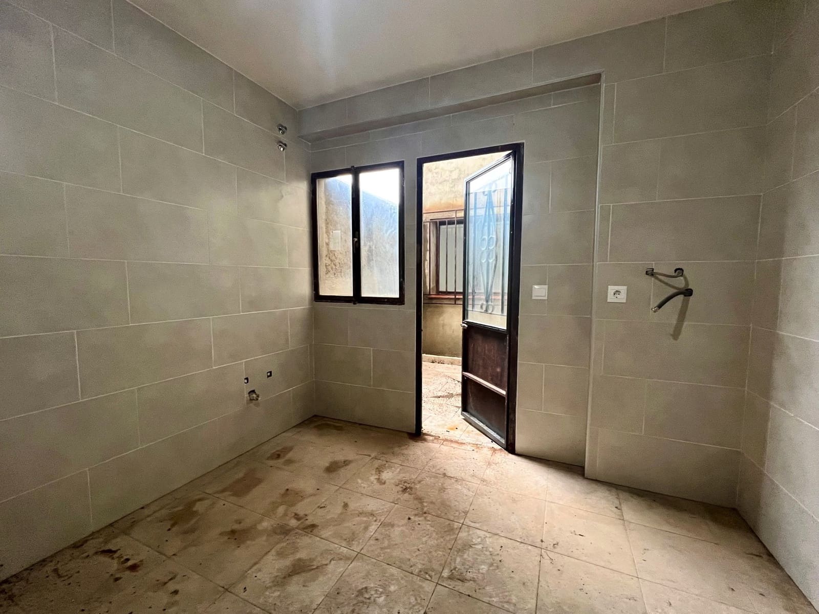 4 soveværelse Byhus til salg i Alcaucin - € 149.900 (Ref: 8592044)