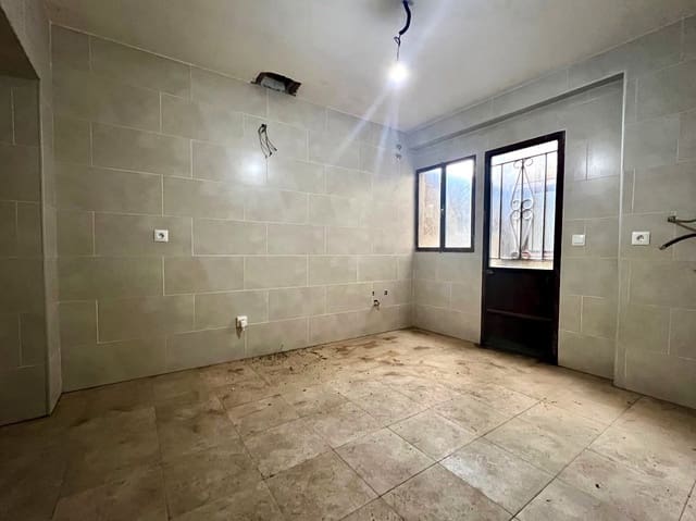 4 slaapkamer Huis te koop in Alcaucín - € 149.900 (Ref: 8592044)