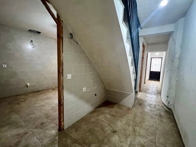 4 slaapkamer Huis te koop in Alcaucín - € 149.900 (Ref: 8592044)