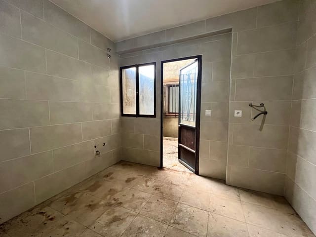 4 slaapkamer Huis te koop in Alcaucín - € 149.900 (Ref: 8592044)