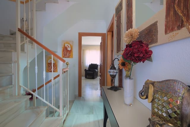 3 soverom Villa til salgs i Torre del Mar, Vélez-Málaga med svømmebasseng garasje - € 410 000 (Ref: 8717208)