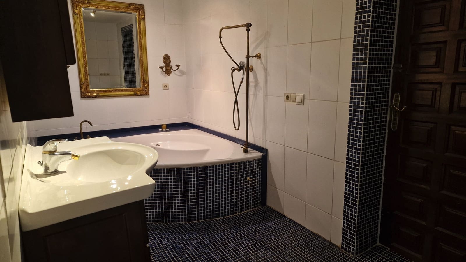 8 slaapkamer Commercieel te koop in Sedella met zwembad garage - € 695.000 (Ref: 8902833)