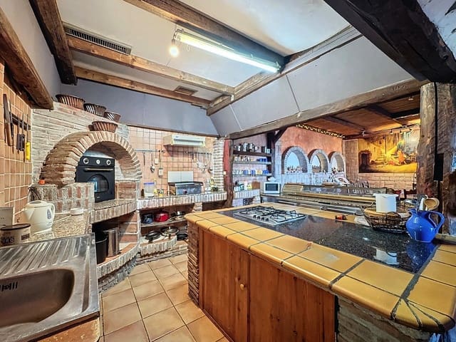 8 slaapkamer Commercieel te koop in Sedella met zwembad garage - € 695.000 (Ref: 8902833)