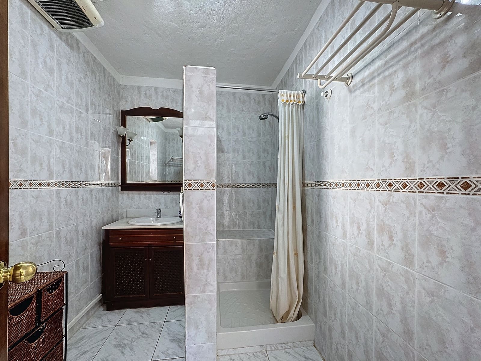 8 slaapkamer Commercieel te koop in Sedella met zwembad garage - € 695.000 (Ref: 8902833)