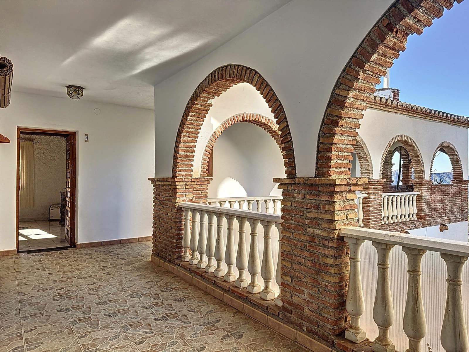 8 slaapkamer Commercieel te koop in Sedella met zwembad garage - € 695.000 (Ref: 8902833)