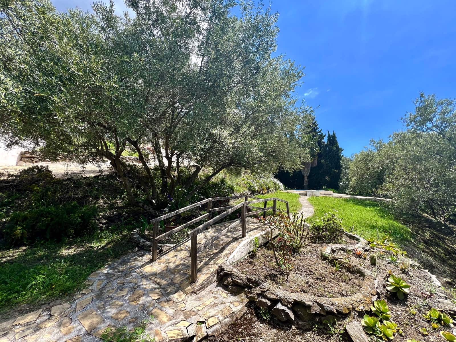 4 soveværelse Villa til salg i Alcaucin med swimmingpool garage - € 334.000 (Ref: 8949788)