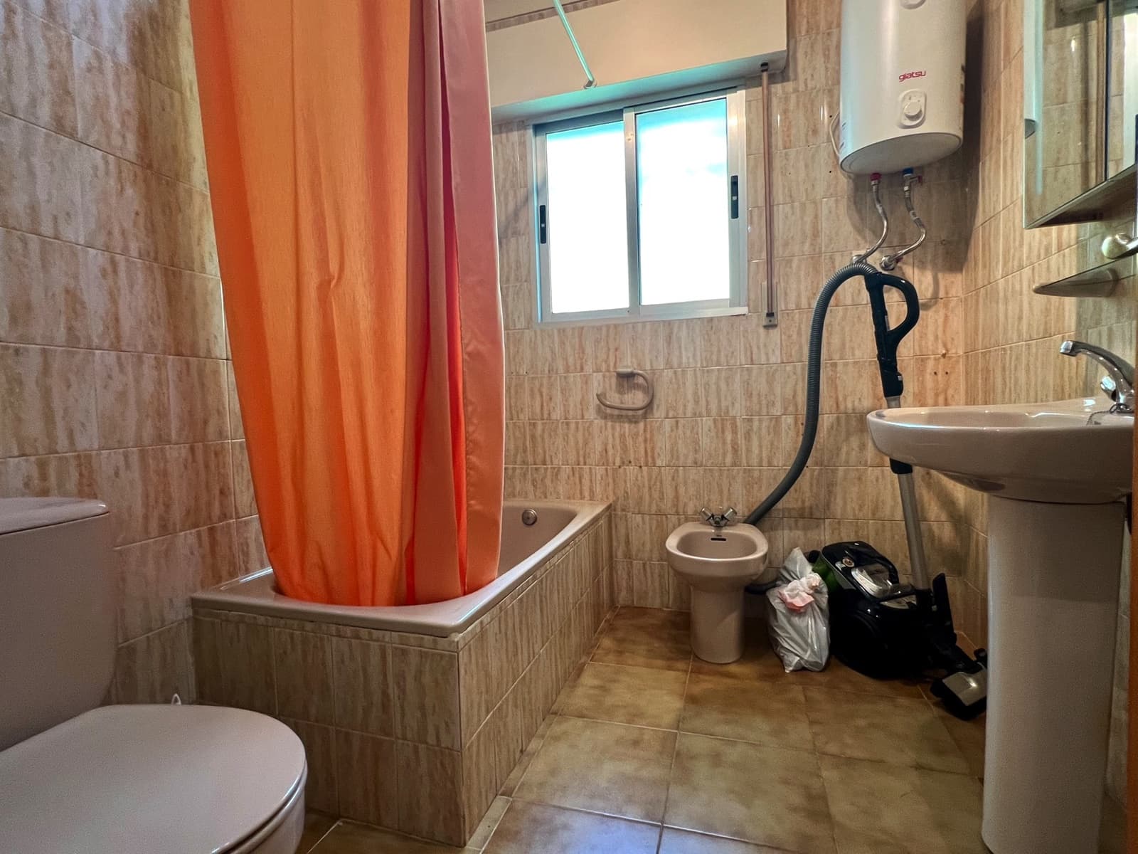 4 soveværelse Villa til salg i Alcaucin med swimmingpool garage - € 334.000 (Ref: 8949788)