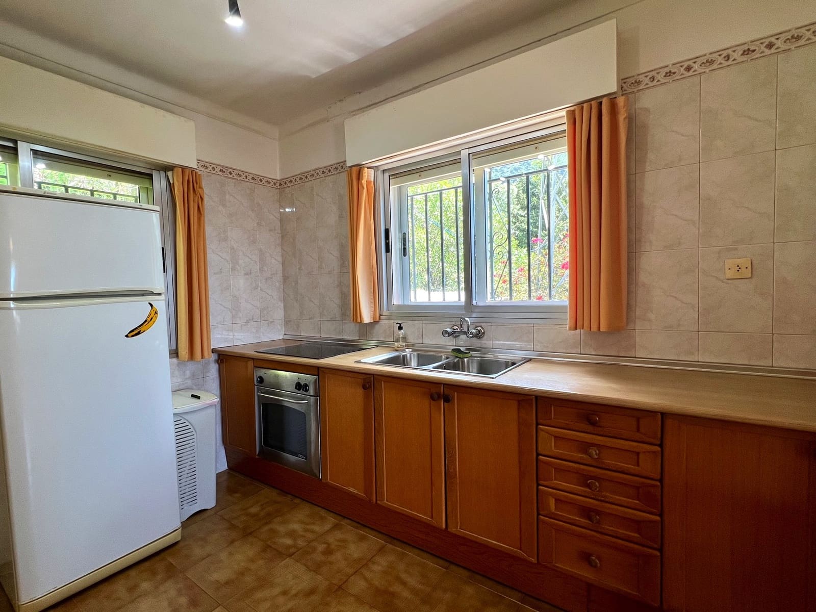 4 soveværelse Villa til salg i Alcaucin med swimmingpool garage - € 334.000 (Ref: 8949788)