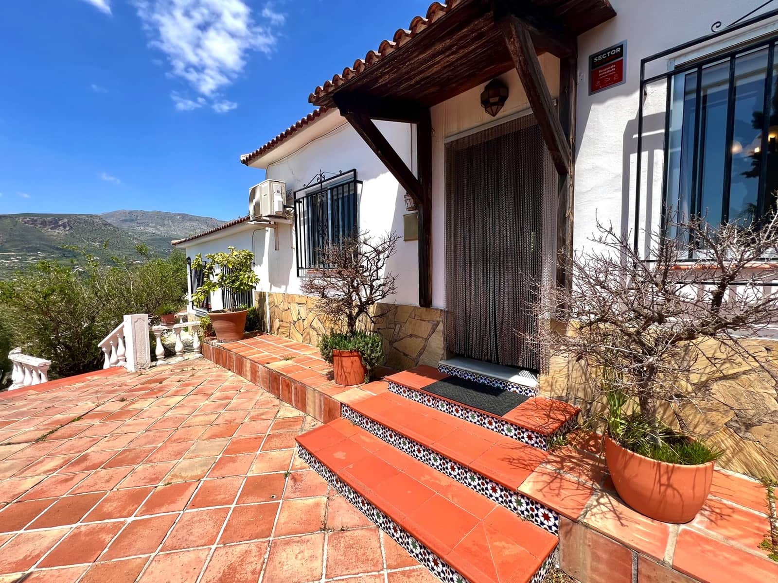 4 soveværelse Villa til salg i Alcaucin med swimmingpool garage - € 334.000 (Ref: 8949788)