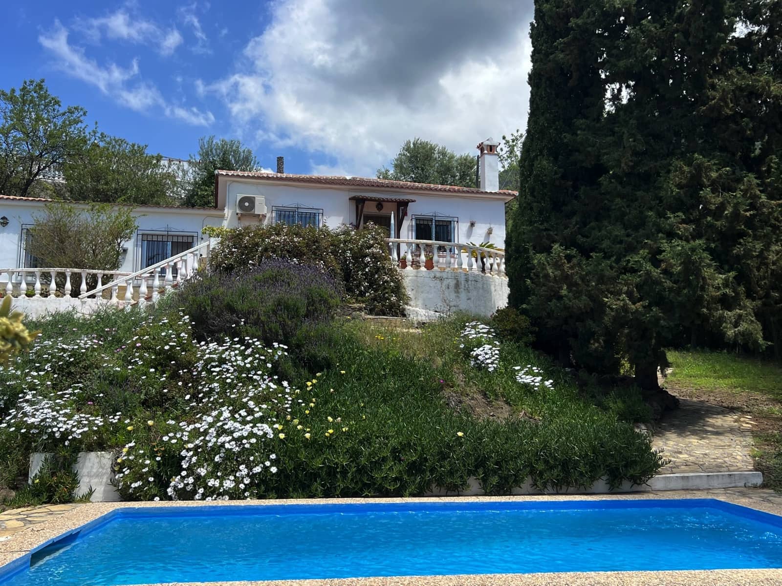 4 soveværelse Villa til salg i Alcaucin med swimmingpool garage - € 334.000 (Ref: 8949788)