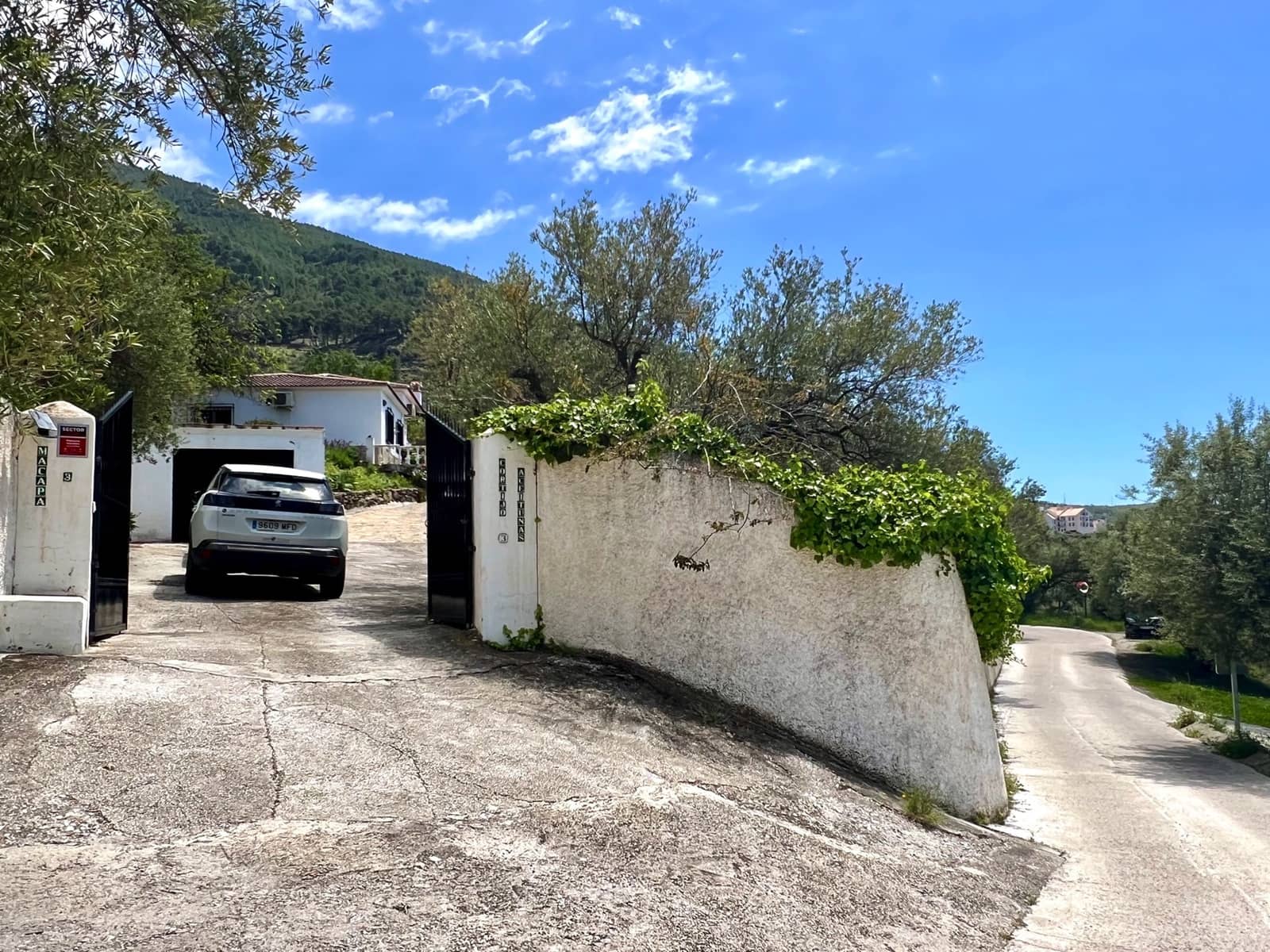 4 soveværelse Villa til salg i Alcaucin med swimmingpool garage - € 334.000 (Ref: 8949788)