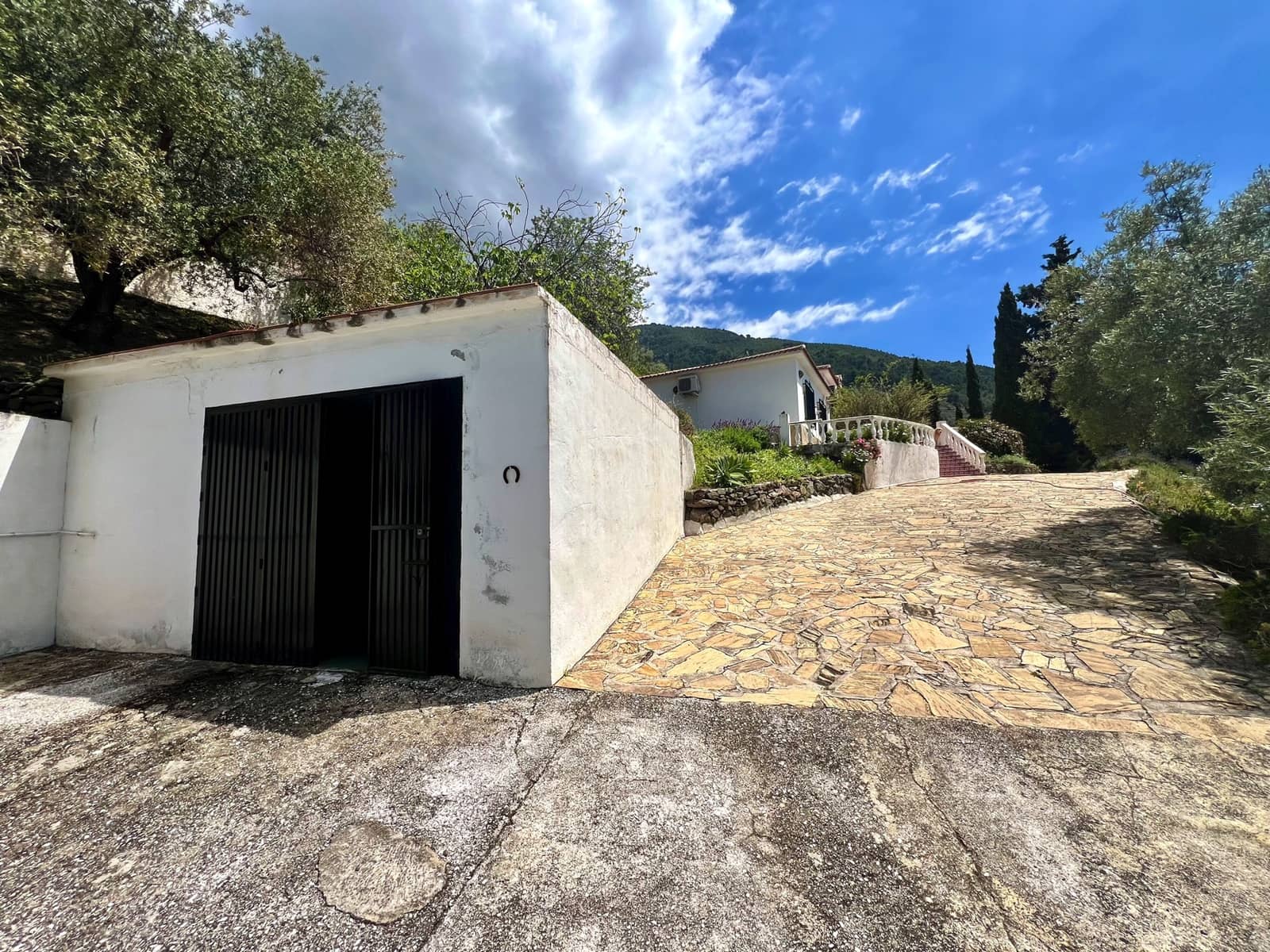 4 soveværelse Villa til salg i Alcaucin med swimmingpool garage - € 334.000 (Ref: 8949788)