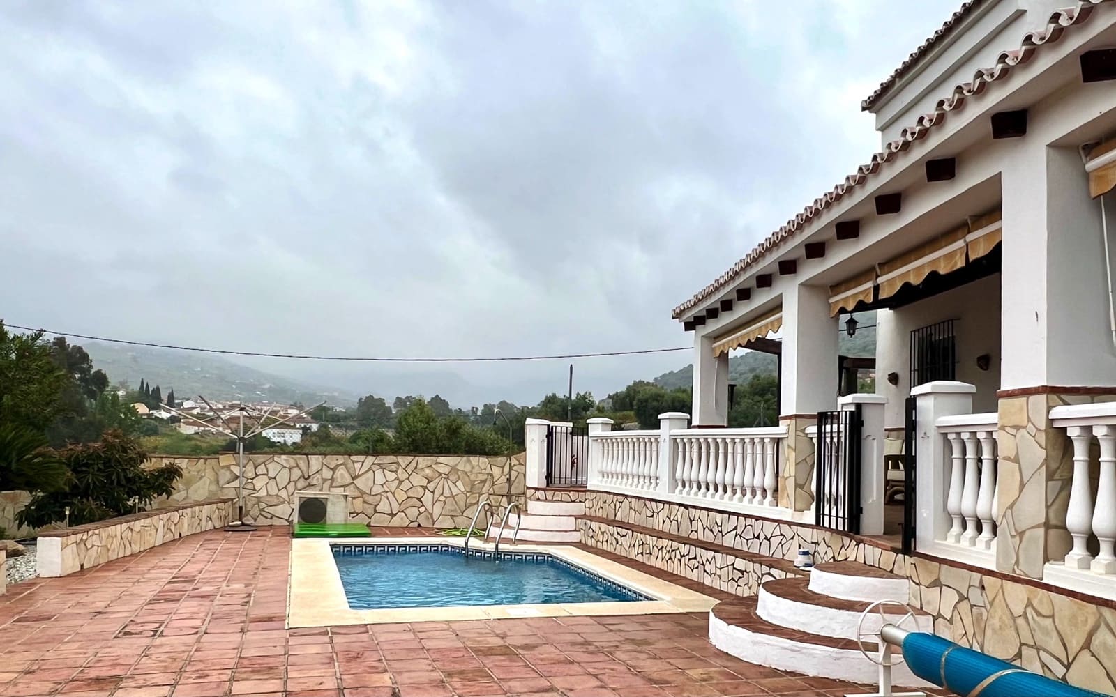 4 soveværelse Villa til salg i Alcaucin med swimmingpool - € 335.000 (Ref: 8962145)