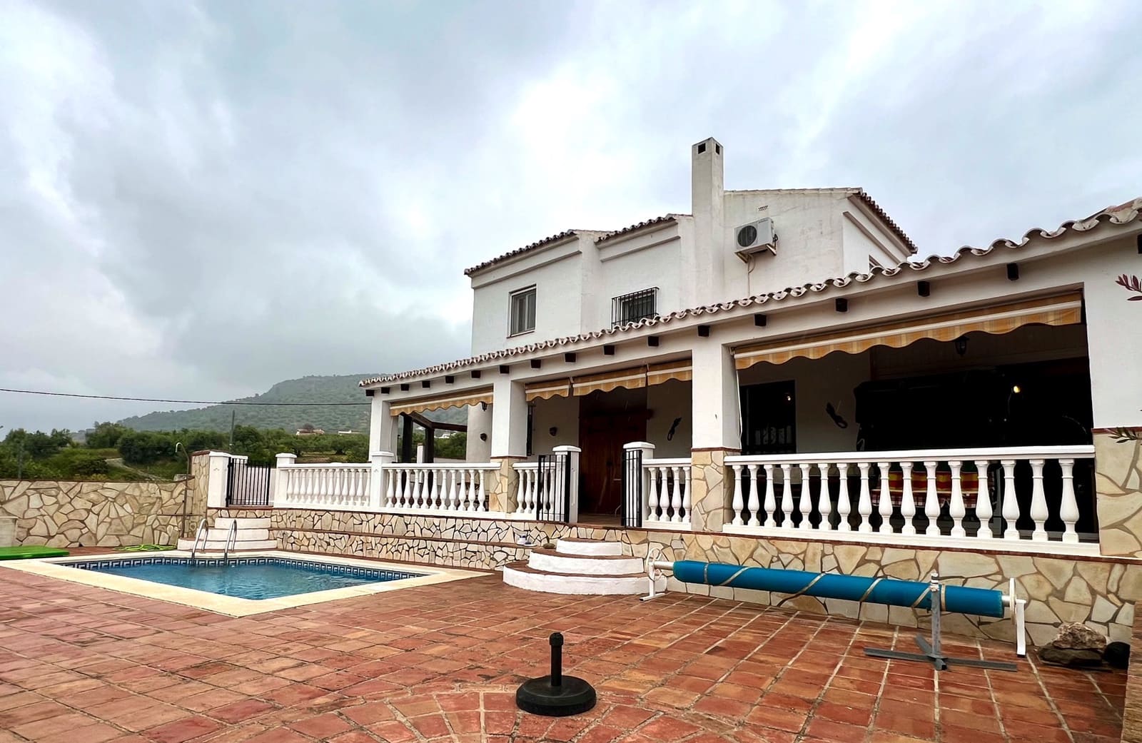 4 soveværelse Villa til salg i Alcaucin med swimmingpool - € 335.000 (Ref: 8962145)