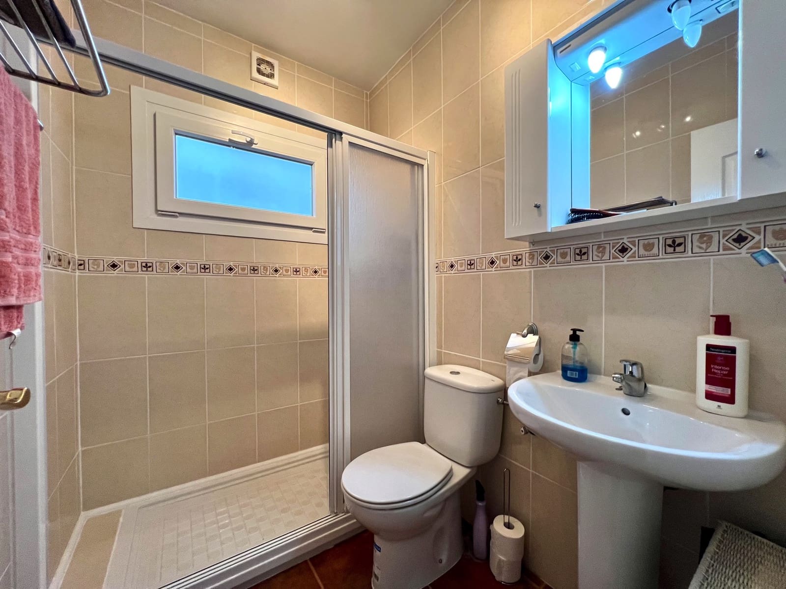 4 soveværelse Villa til salg i Alcaucin med swimmingpool - € 335.000 (Ref: 8962145)