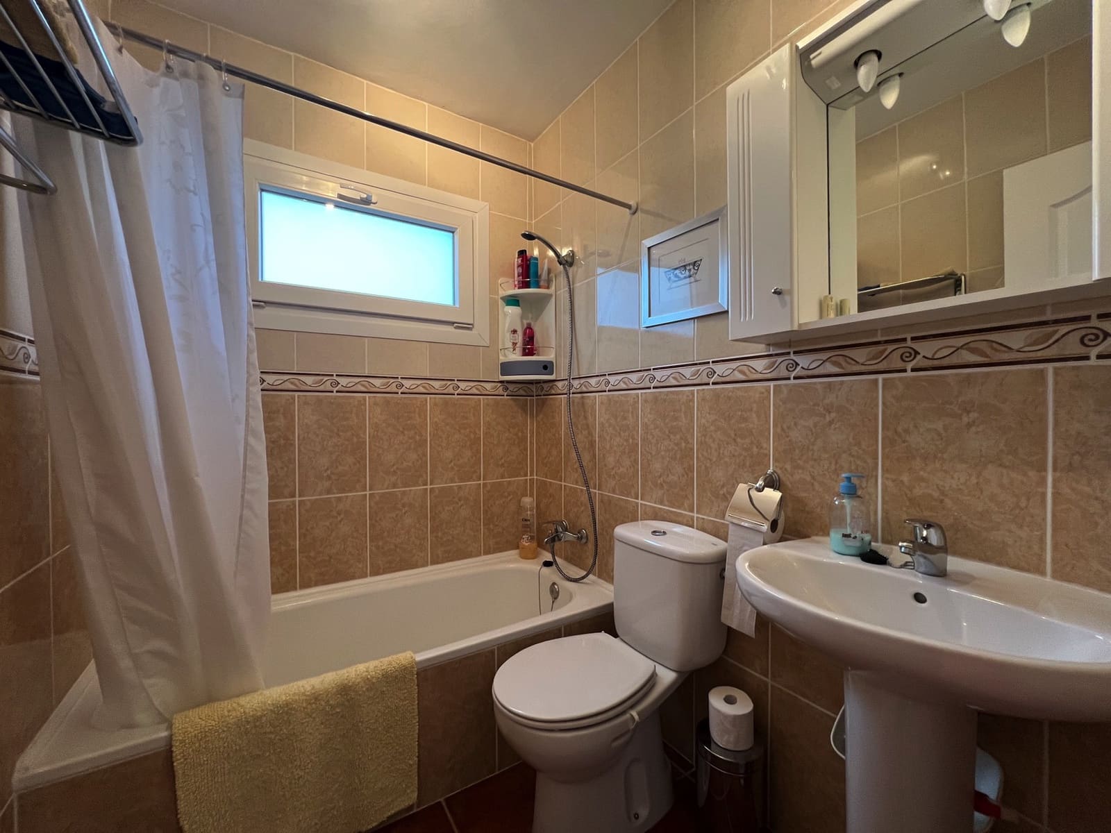 4 soveværelse Villa til salg i Alcaucin med swimmingpool - € 335.000 (Ref: 8962145)