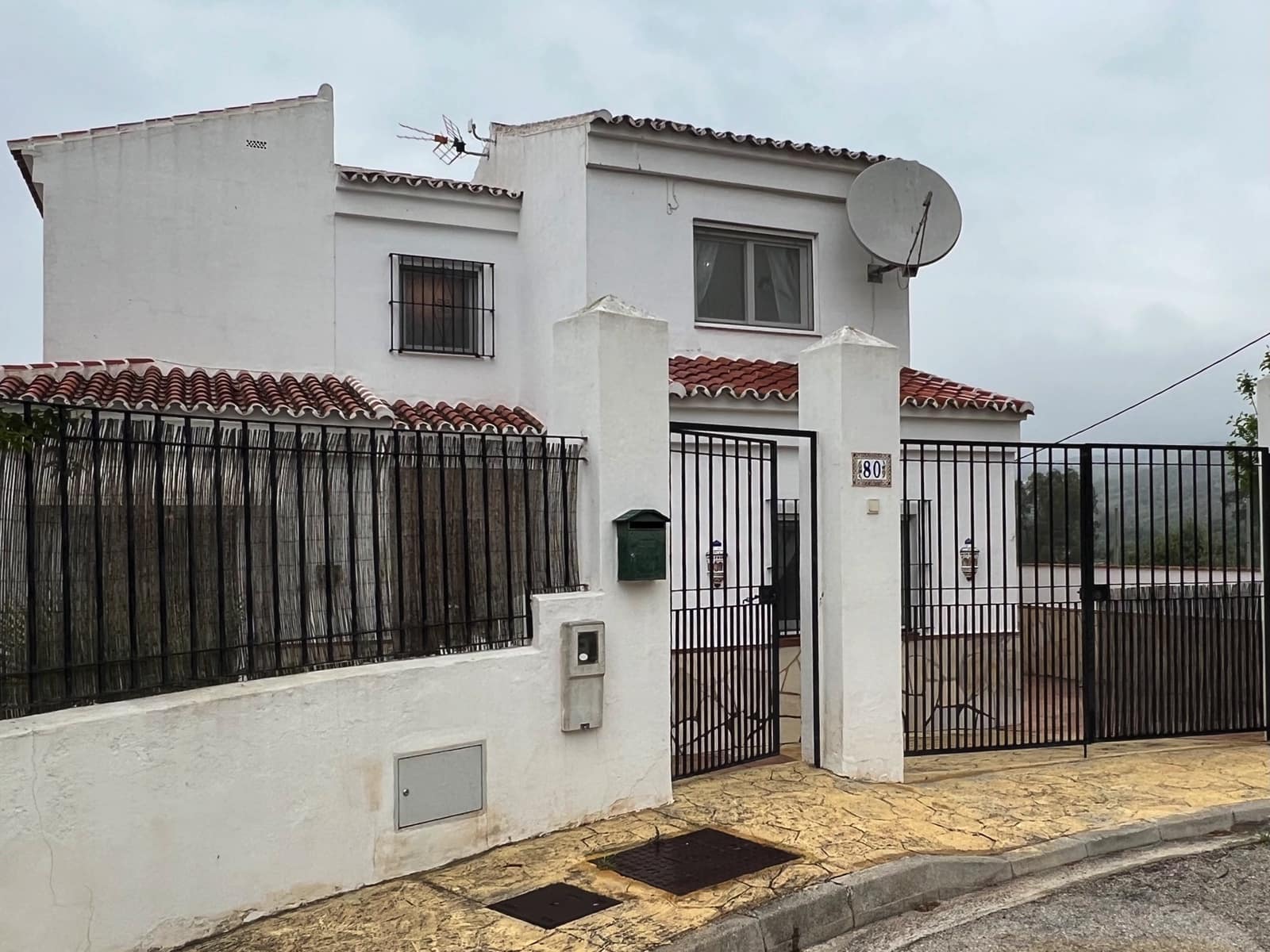 4 soveværelse Villa til salg i Alcaucin med swimmingpool - € 335.000 (Ref: 8962145)