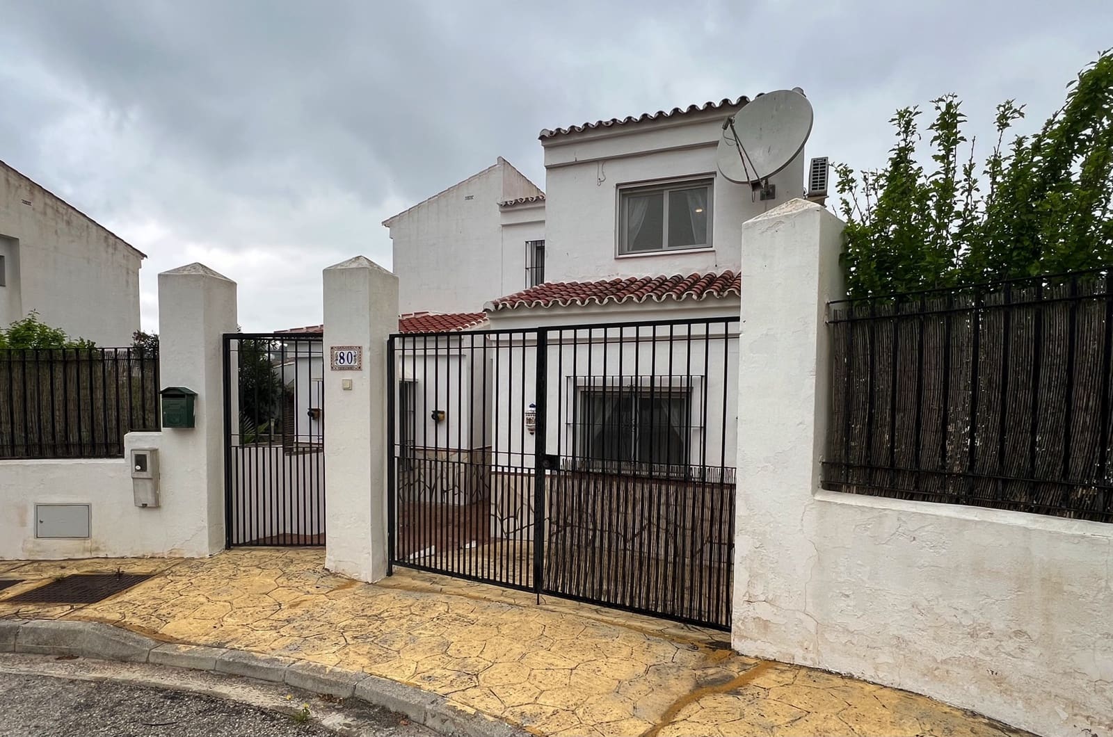 4 soveværelse Villa til salg i Alcaucin med swimmingpool - € 335.000 (Ref: 8962145)