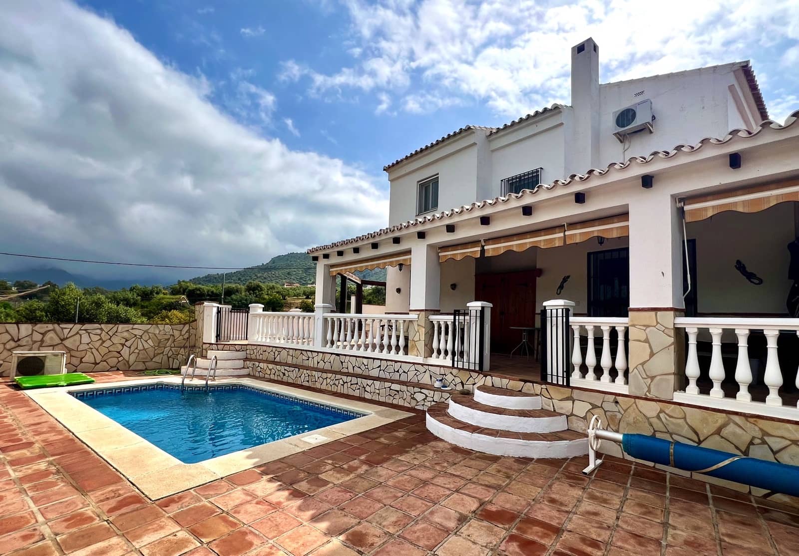 4 soveværelse Villa til salg i Alcaucin med swimmingpool - € 335.000 (Ref: 8962145)