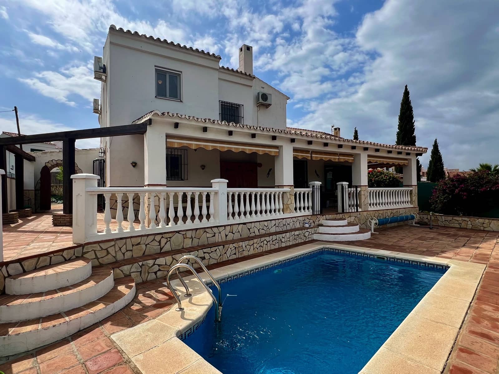 4 soveværelse Villa til salg i Alcaucin med swimmingpool - € 335.000 (Ref: 8962145)