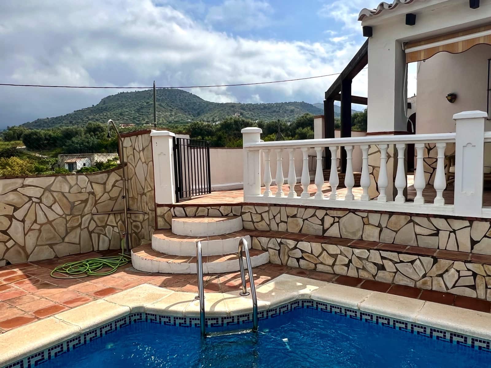 4 soveværelse Villa til salg i Alcaucin med swimmingpool - € 335.000 (Ref: 8962145)