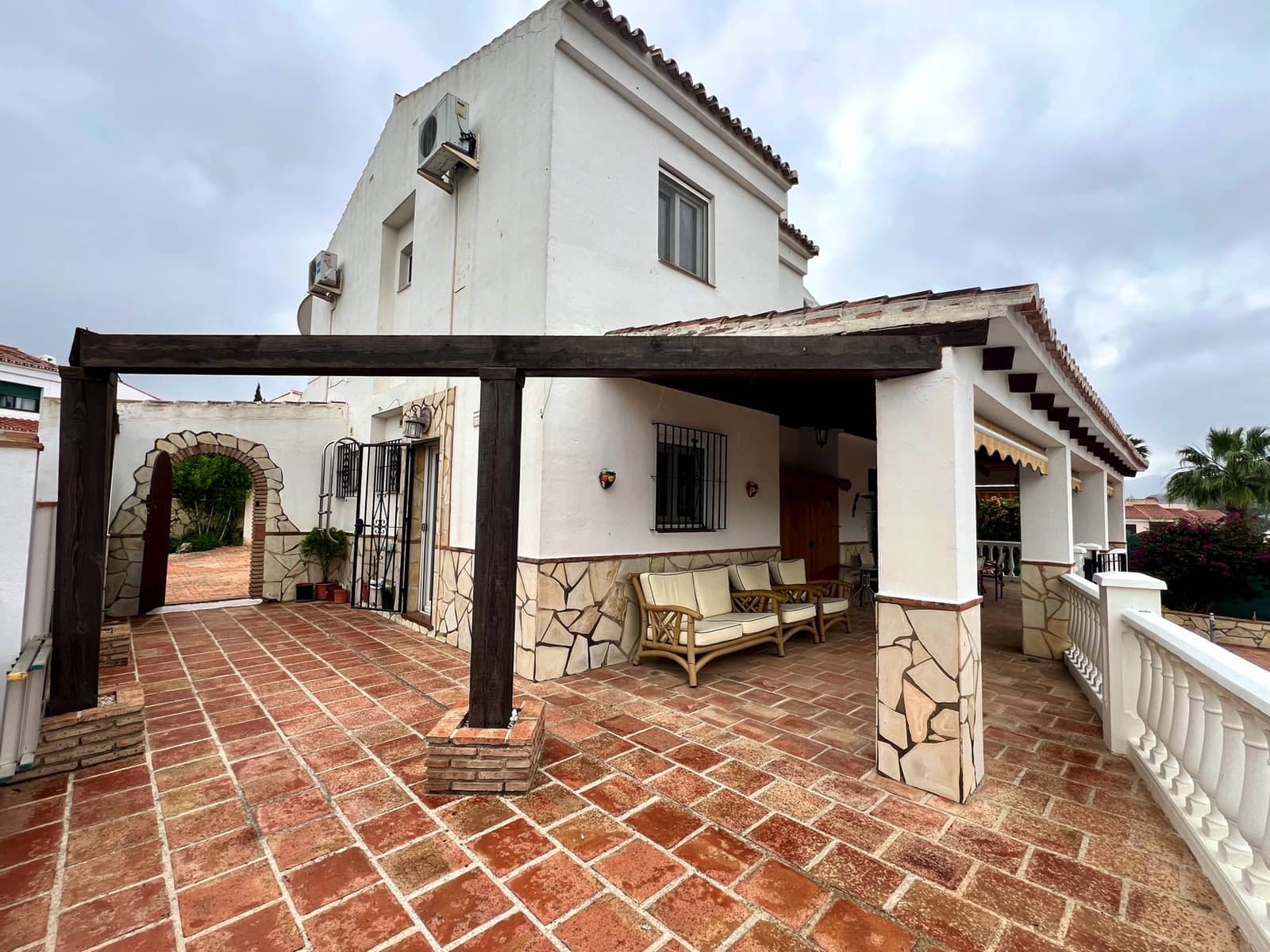 4 soveværelse Villa til salg i Alcaucin med swimmingpool - € 335.000 (Ref: 8962145)