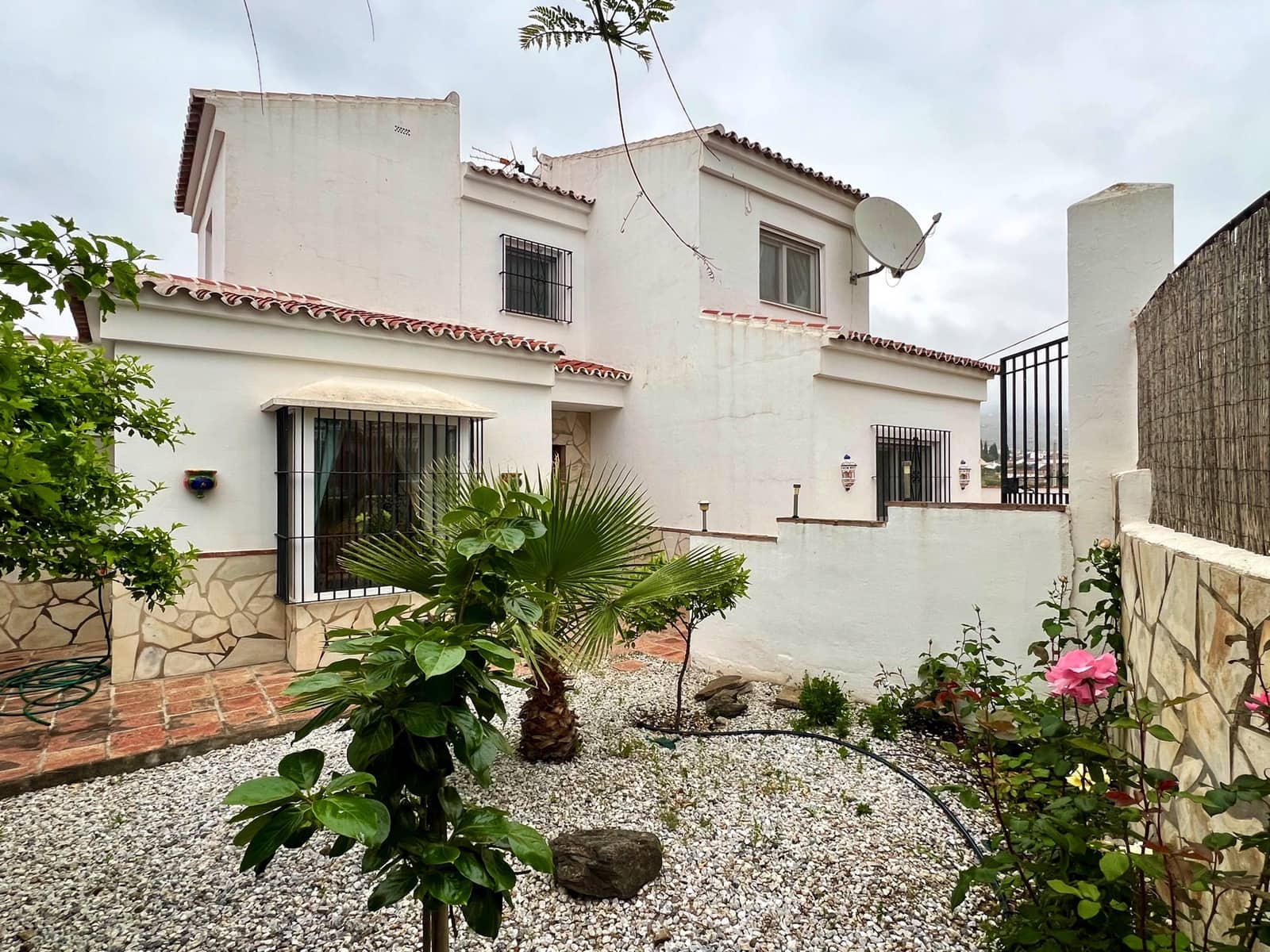 4 soveværelse Villa til salg i Alcaucin med swimmingpool - € 335.000 (Ref: 8962145)