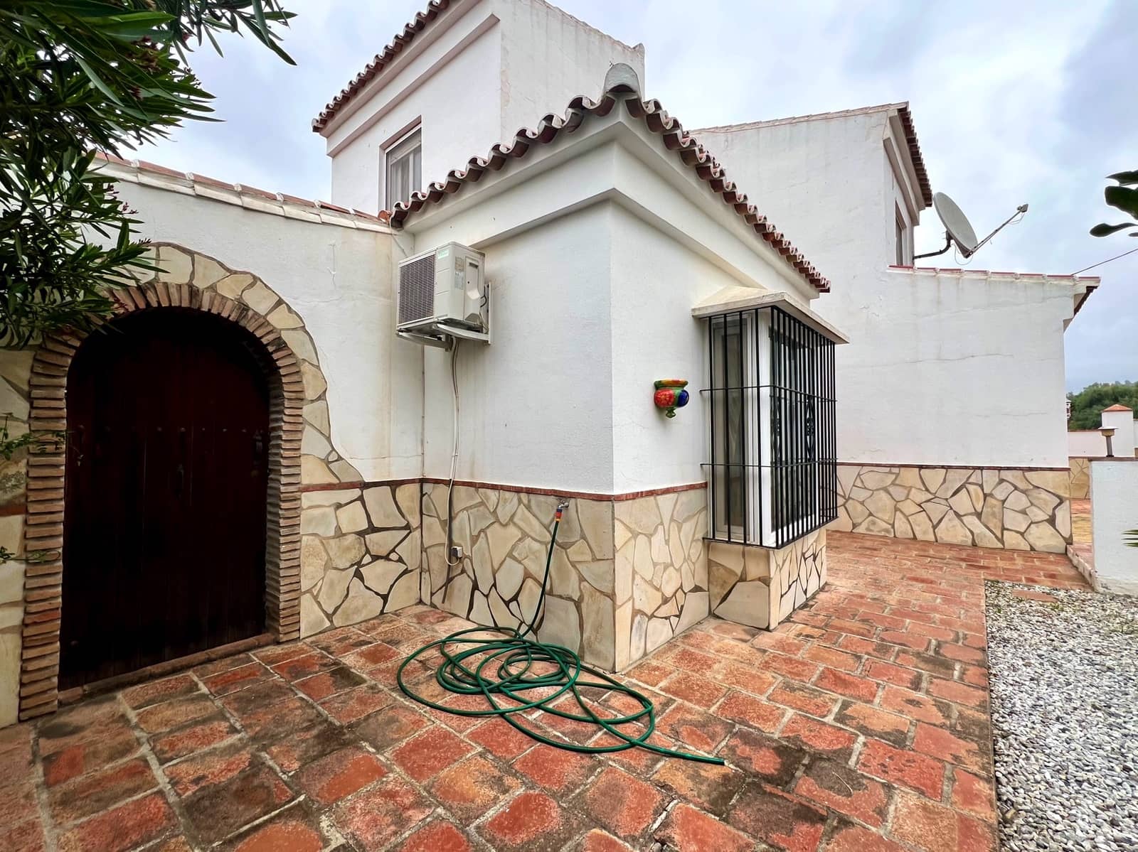 4 soveværelse Villa til salg i Alcaucin med swimmingpool - € 335.000 (Ref: 8962145)