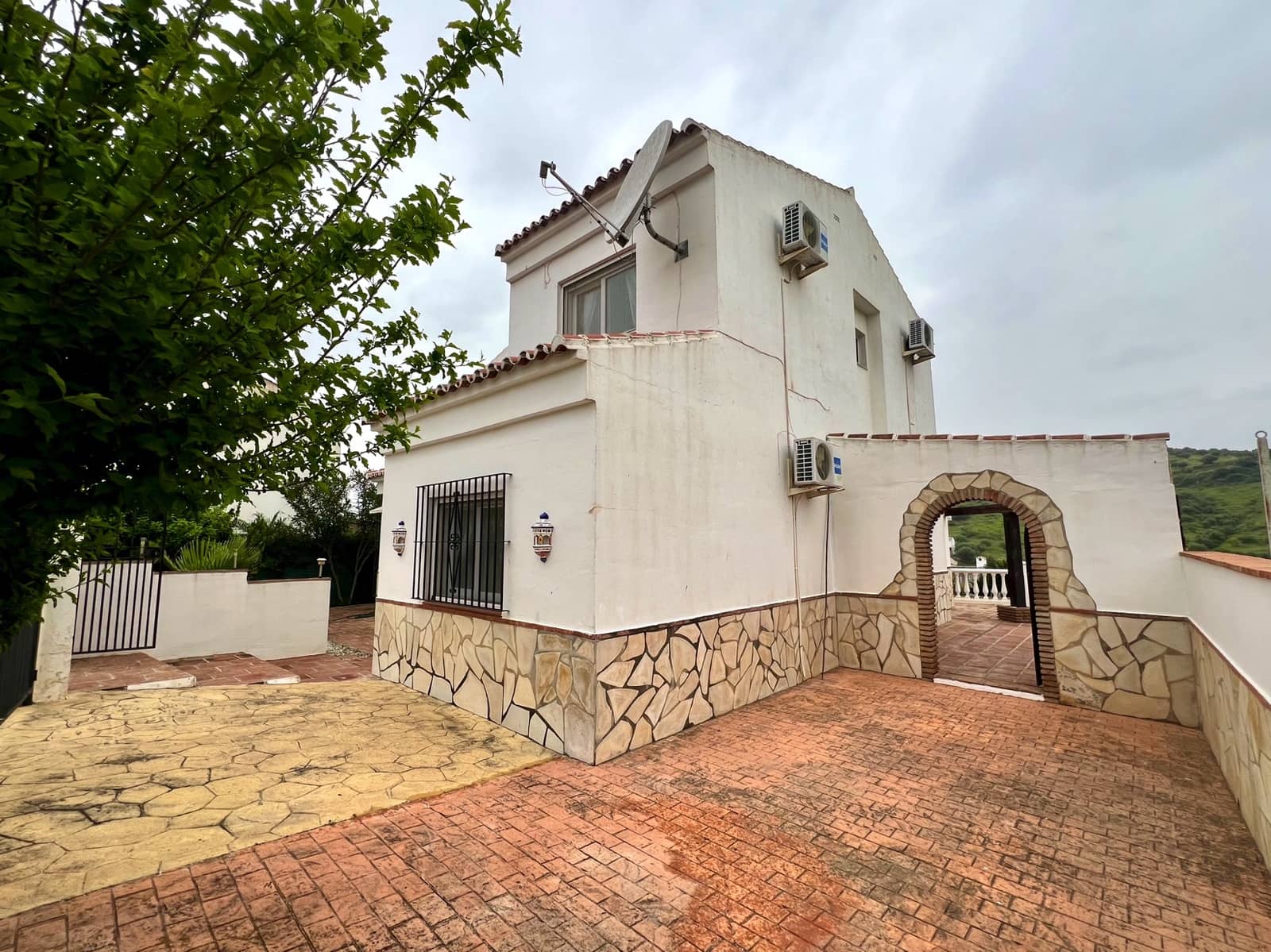 4 soveværelse Villa til salg i Alcaucin med swimmingpool - € 335.000 (Ref: 8962145)