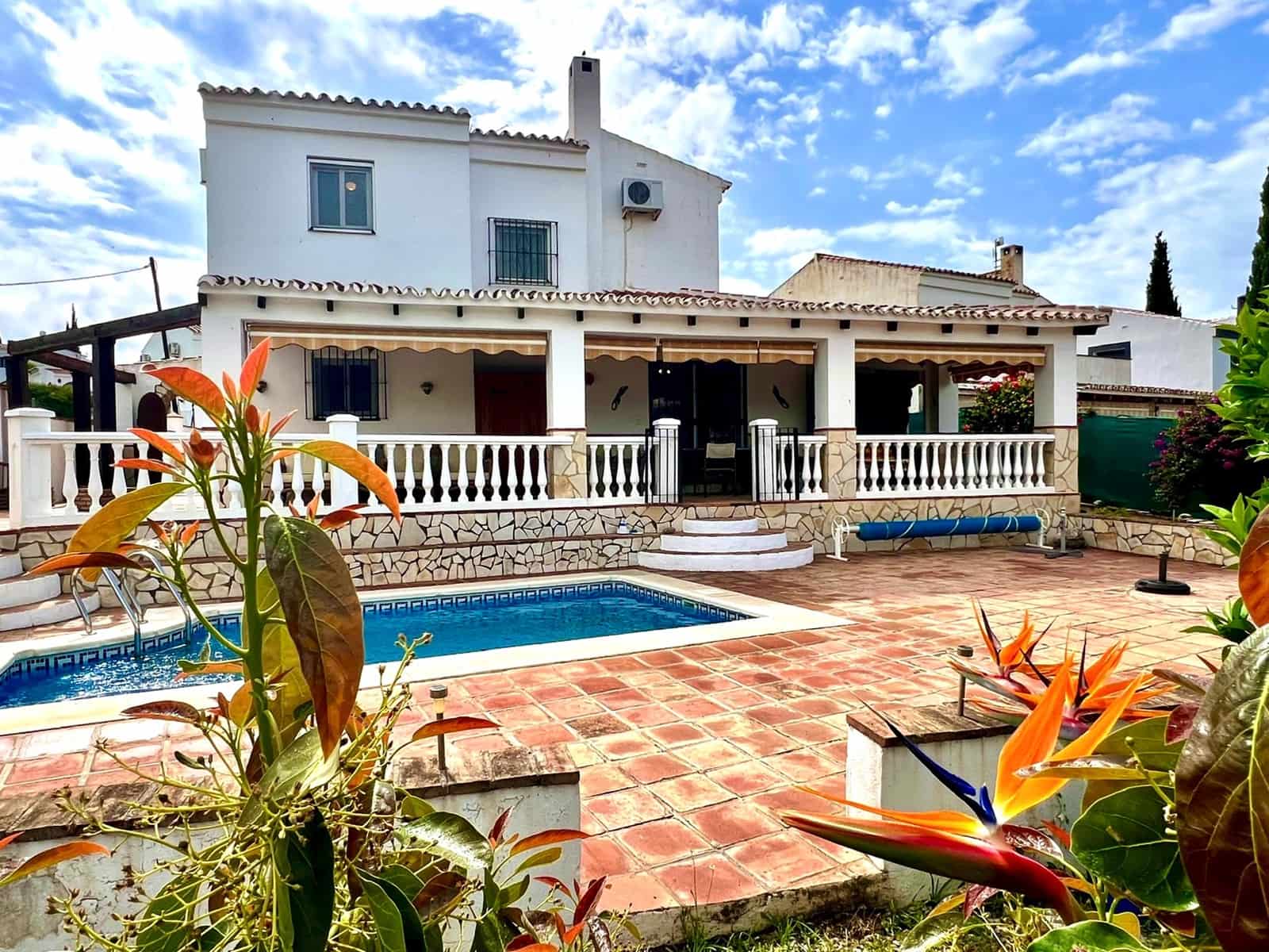 4 soveværelse Villa til salg i Alcaucin med swimmingpool - € 335.000 (Ref: 8962145)