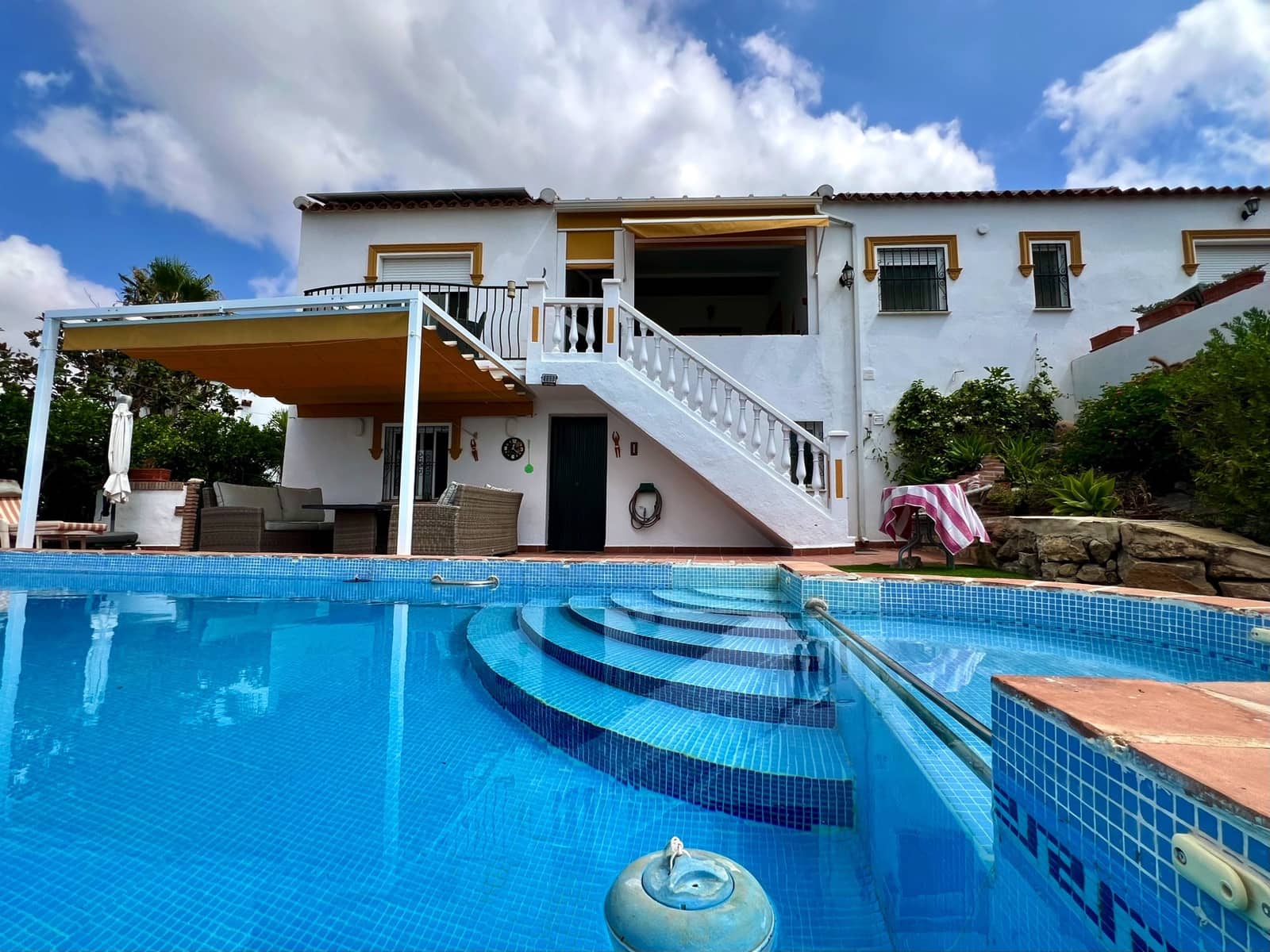 3 soveværelse Villa til salg i Vinuela med swimmingpool garage - € 364.000 (Ref: 9115558)