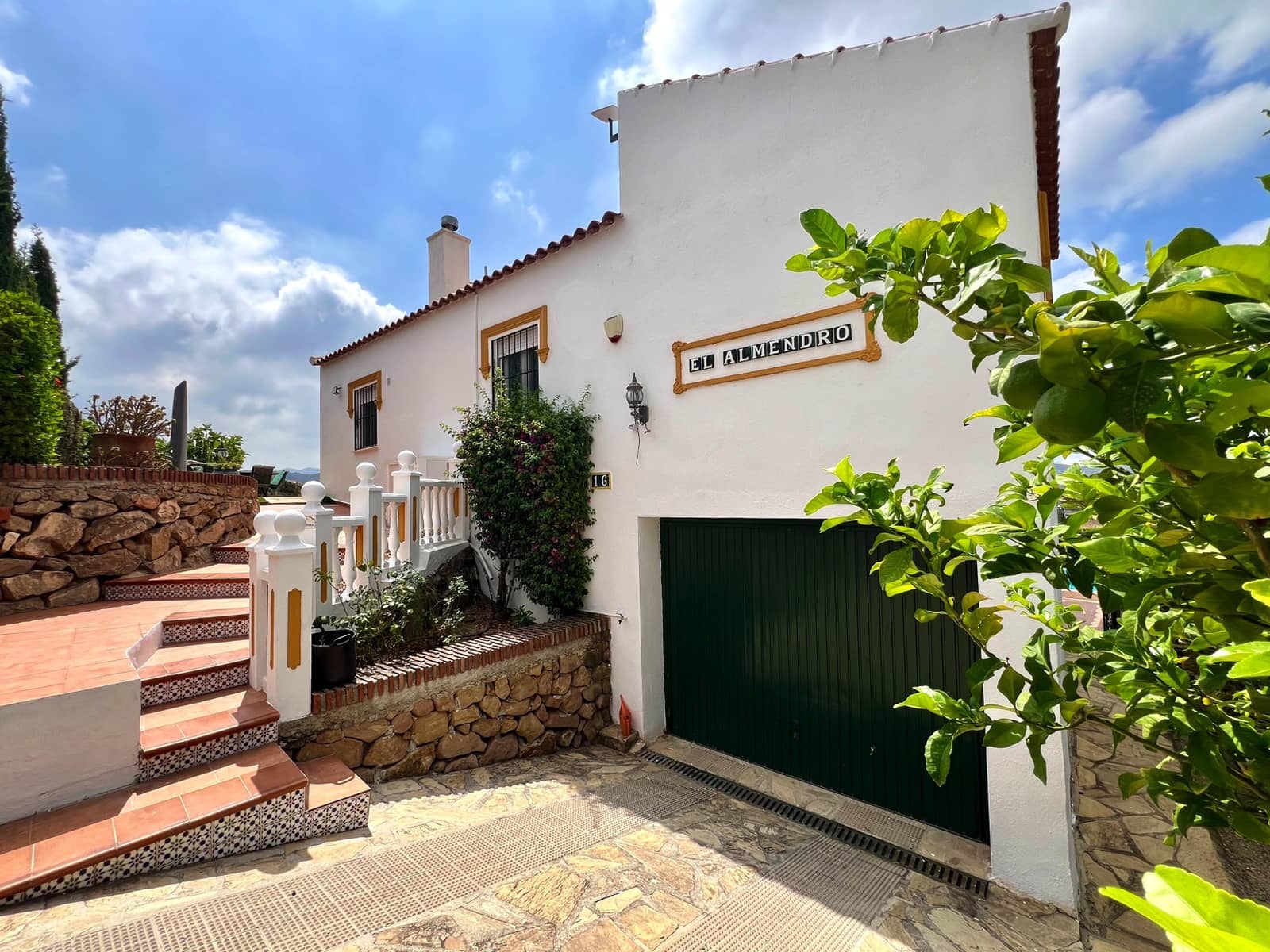 3 soveværelse Villa til salg i Vinuela med swimmingpool garage - € 364.000 (Ref: 9115558)