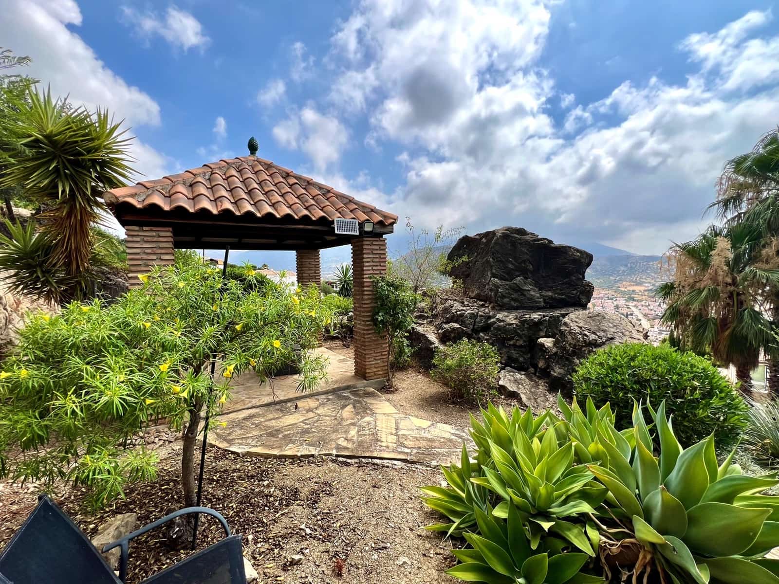 3 soveværelse Villa til salg i Vinuela med swimmingpool garage - € 364.000 (Ref: 9115558)