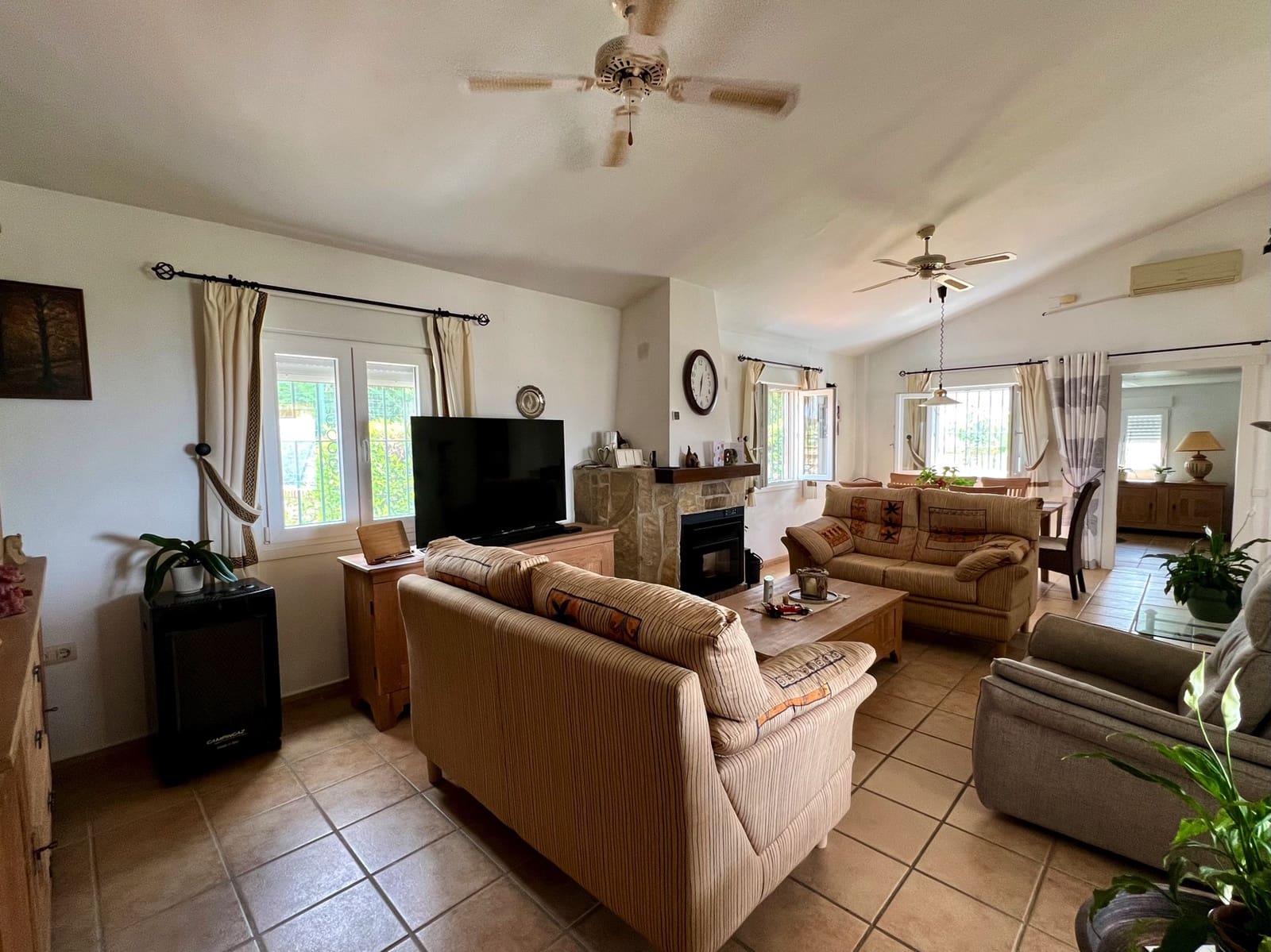 3 soveværelse Villa til salg i Vinuela med swimmingpool garage - € 364.000 (Ref: 9115558)