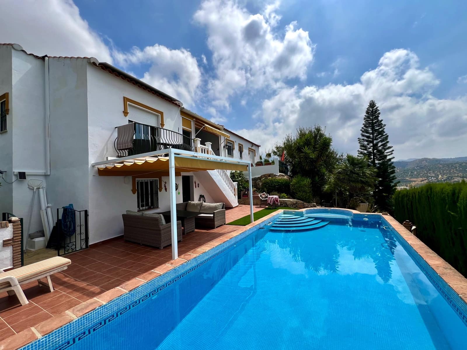 3 soveværelse Villa til salg i Vinuela med swimmingpool garage - € 364.000 (Ref: 9115558)