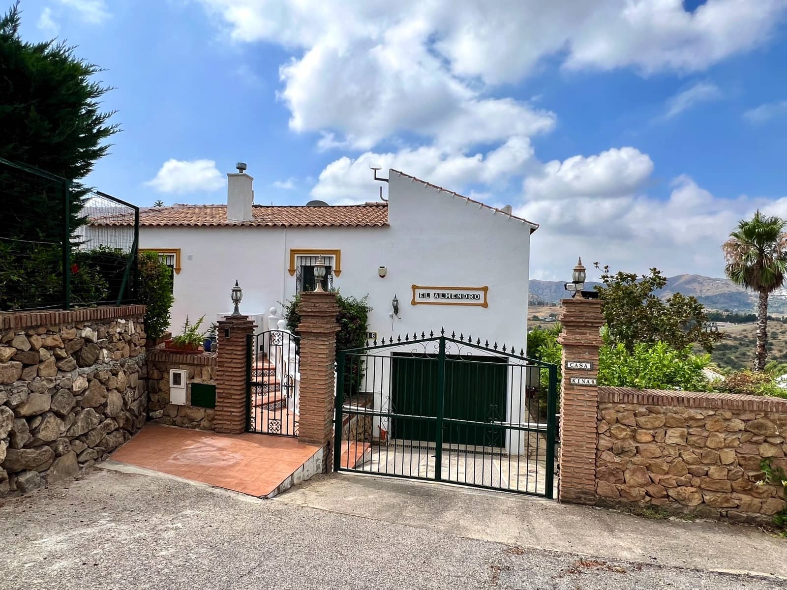 3 soveværelse Villa til salg i Vinuela med swimmingpool garage - € 364.000 (Ref: 9115558)