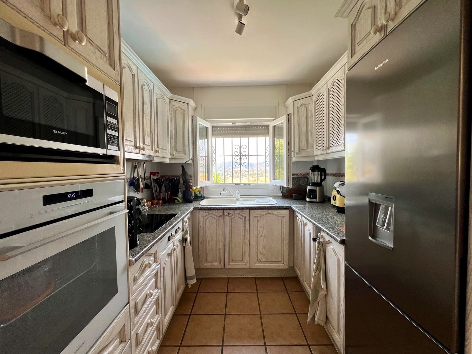 3 soveværelse Villa til salg i Vinuela med swimmingpool garage - € 364.000 (Ref: 9115558)