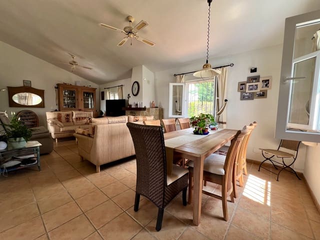 3 soveværelse Villa til salg i Viñuela med swimmingpool garage - € 364.000 (Ref: 9115558)