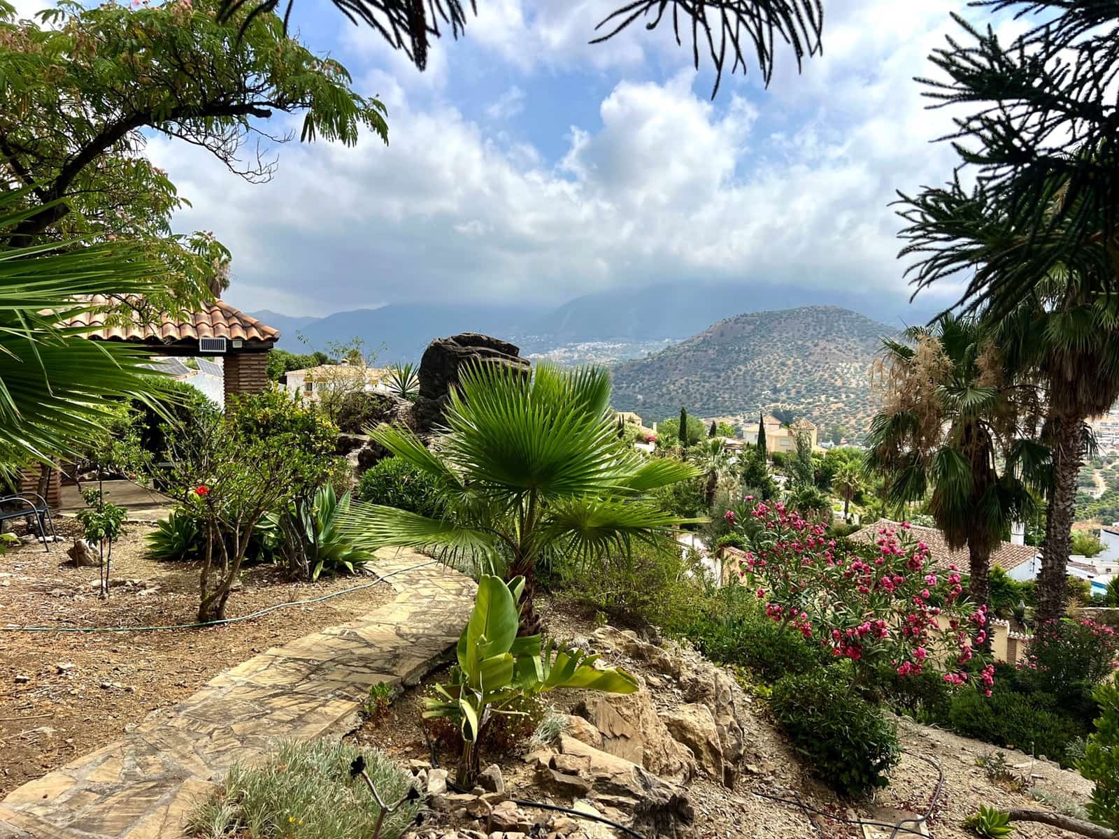 3 soveværelse Villa til salg i Vinuela med swimmingpool garage - € 364.000 (Ref: 9115558)