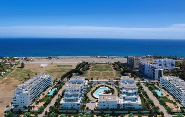 2 makuuhuone Huoneisto myytävänä paikassa Torre del Mar, Vélez-Málaga mukana uima-altaan 
autotalli - 318 000 € (Ref: 9175919)