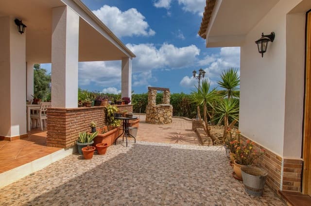 4 slaapkamer Villa te koop in Periana met zwembad garage - € 380.000 (Ref: 9184400)