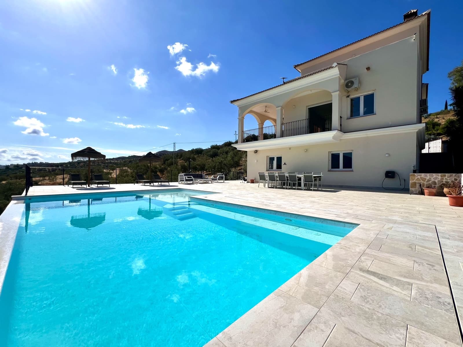 4 soveværelse Villa til salg i Vinuela med swimmingpool garage - € 795.000 (Ref: 9265582)