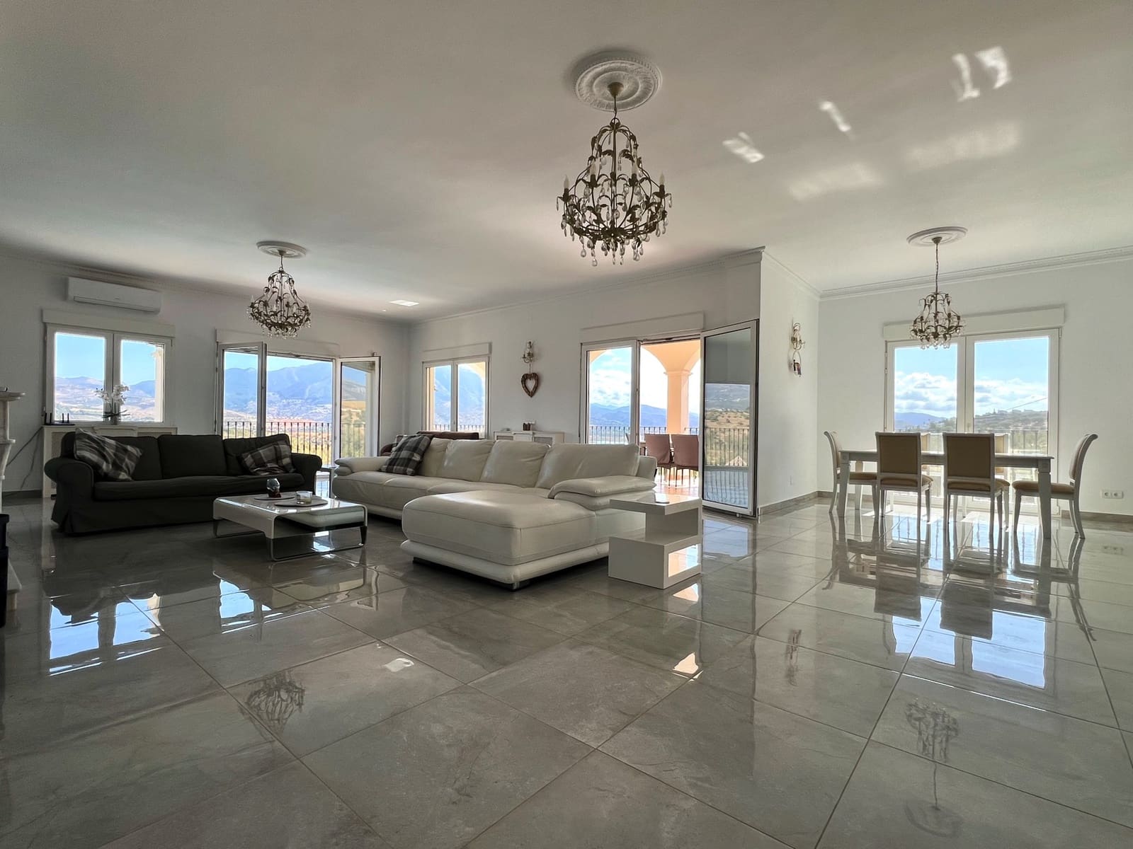 4 soveværelse Villa til salg i Vinuela med swimmingpool garage - € 795.000 (Ref: 9265582)