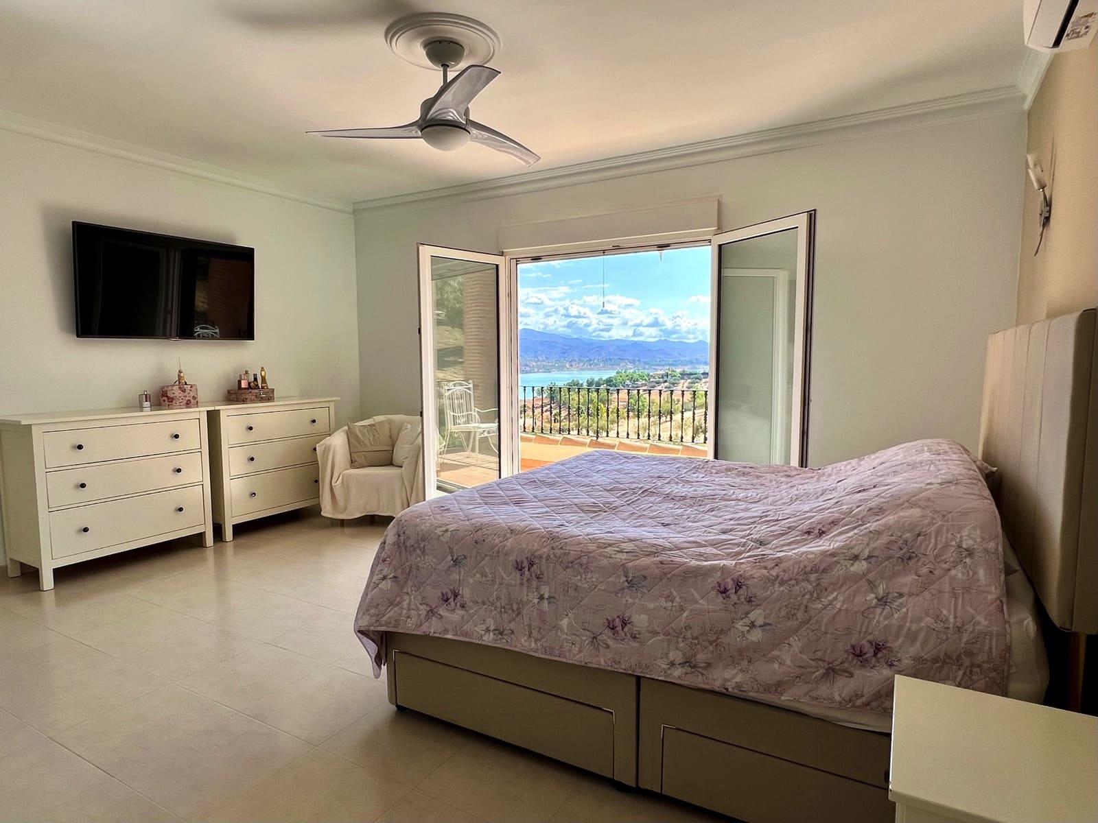 4 soveværelse Villa til salg i Vinuela med swimmingpool garage - € 795.000 (Ref: 9265582)