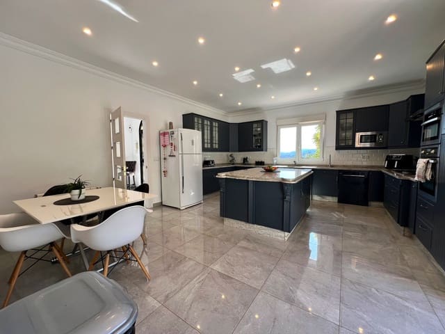 4 soveværelse Villa til salg i Viñuela med swimmingpool garage - € 795.000 (Ref: 9265582)